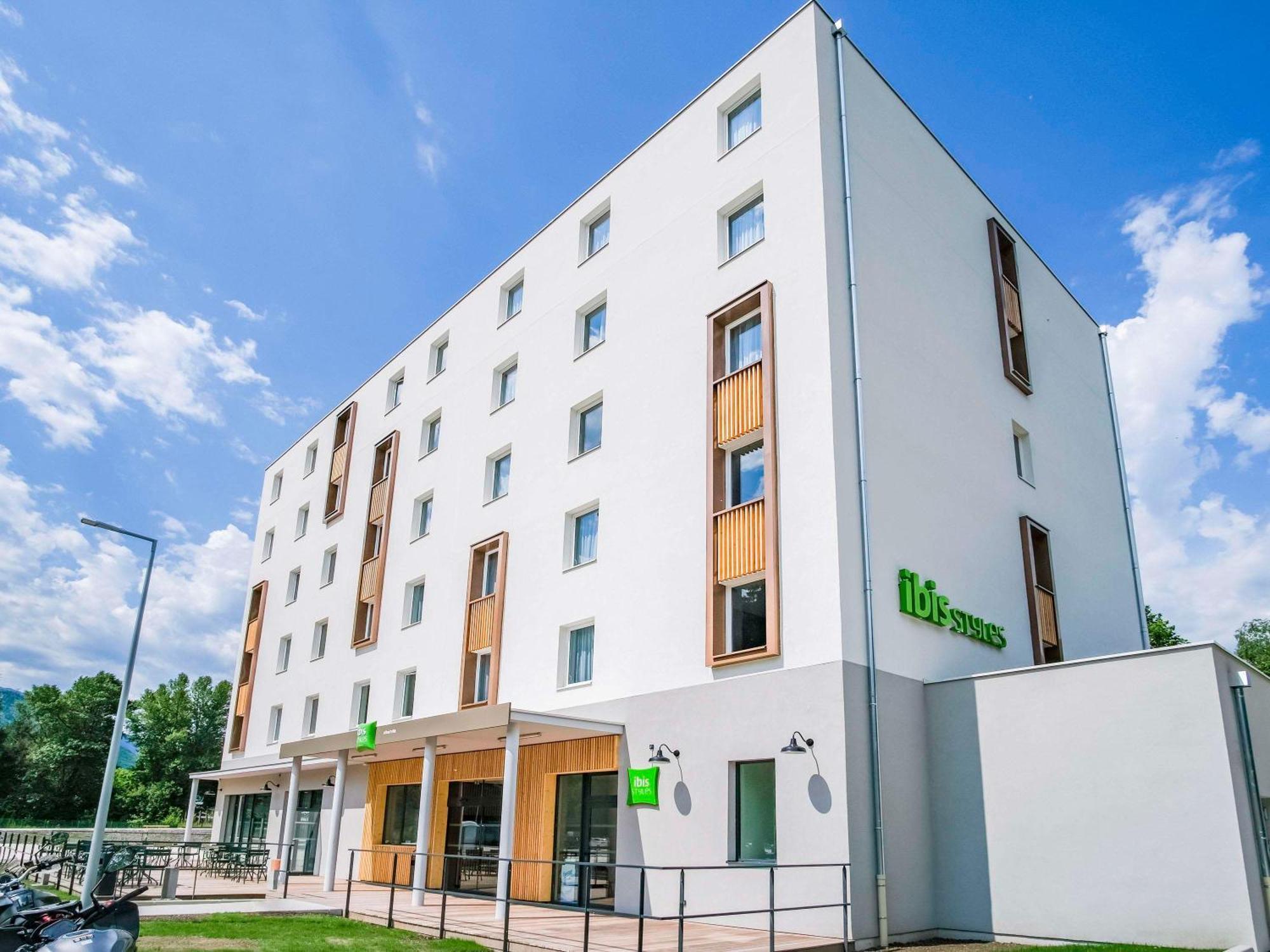 Ibis Styles Albertville Exterior foto